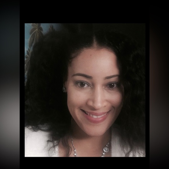 Meet your Posher, Yvelle - Picture 4 of 16